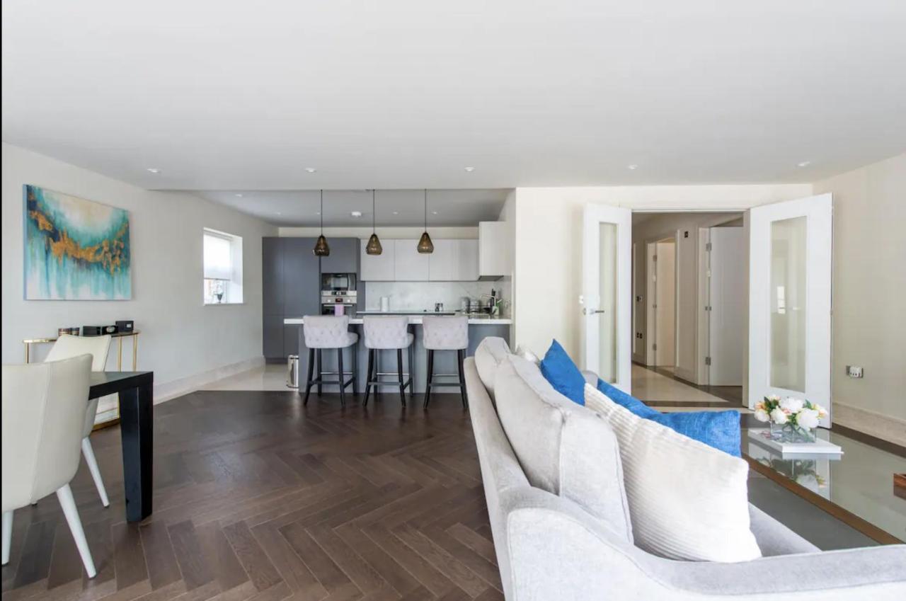 2Bd, 2Ba Urban Oasis Chcl F4 Apartment Chigwell Bagian luar foto