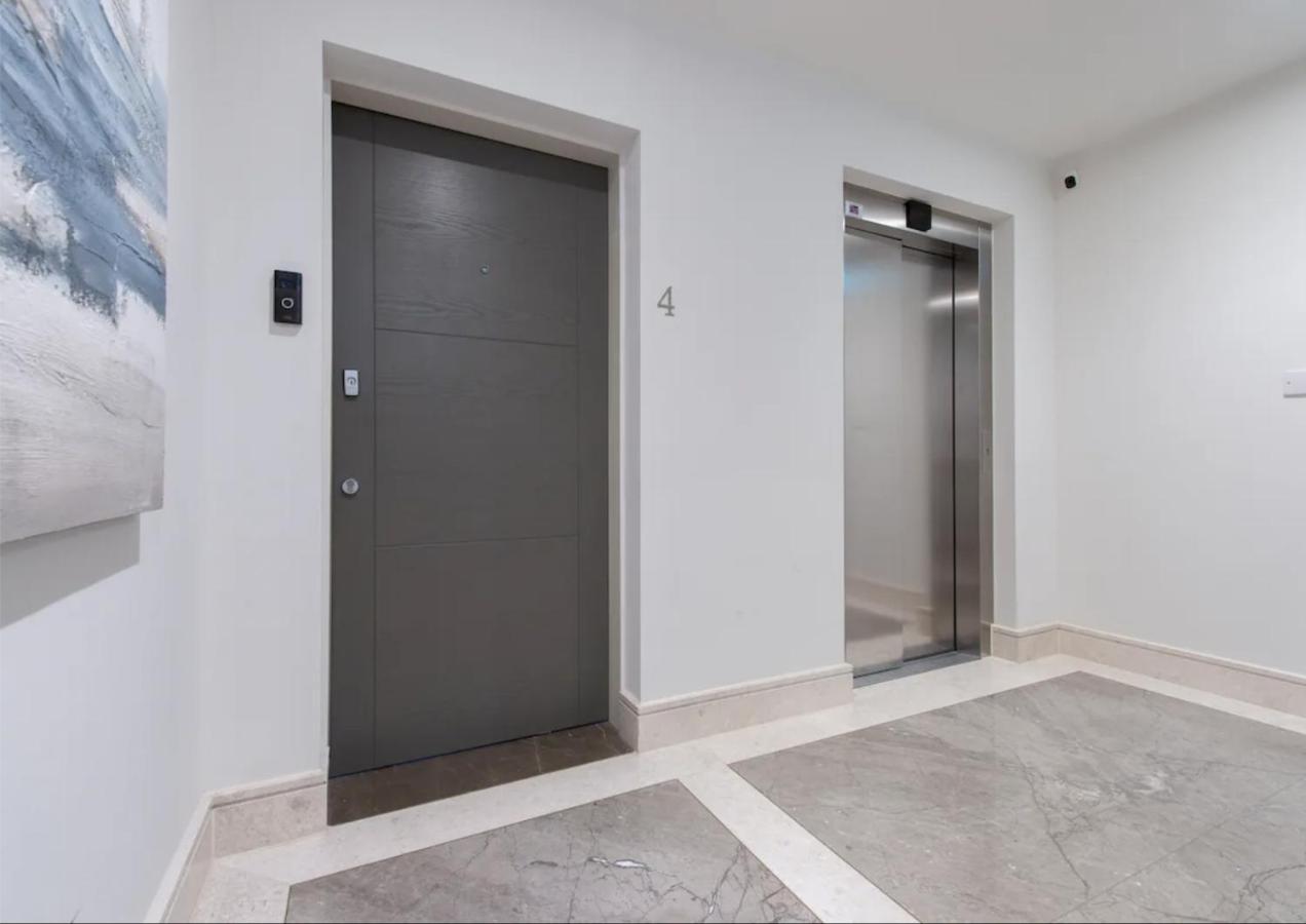 2Bd, 2Ba Urban Oasis Chcl F4 Apartment Chigwell Bagian luar foto