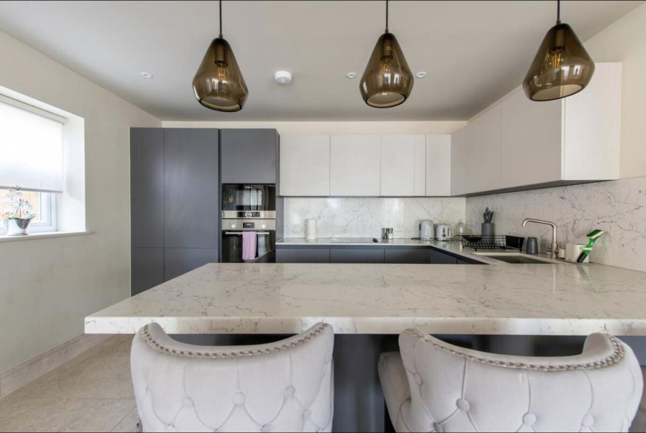 2Bd, 2Ba Urban Oasis Chcl F4 Apartment Chigwell Bagian luar foto